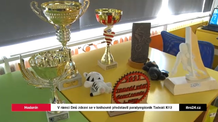 V rámci Dnů zdraví se v knihovně představil paralympionik Tadeáš Kříž.